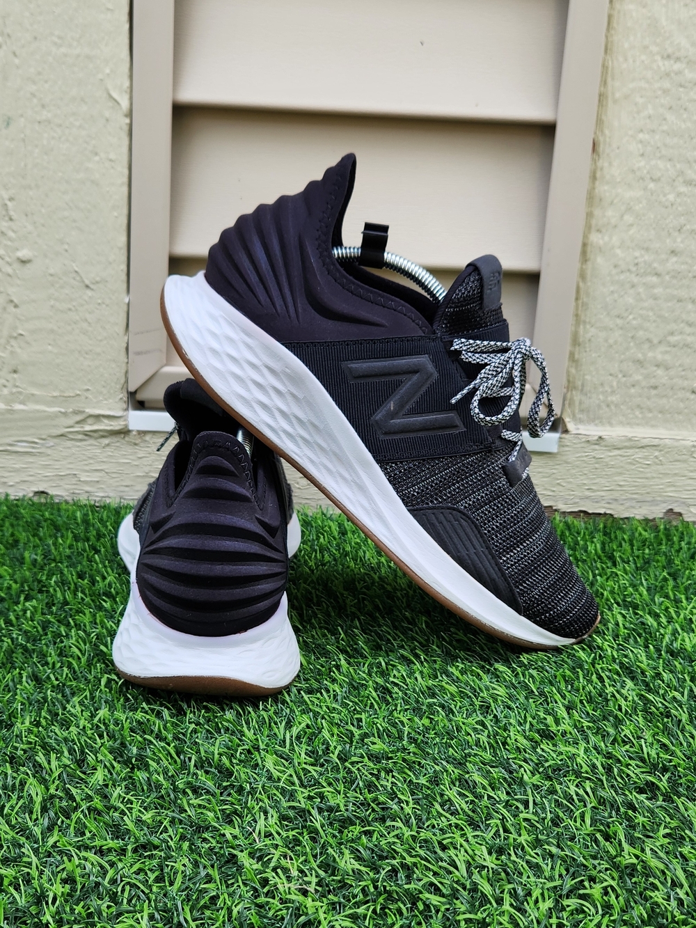 New Balance Fresh Foam Roav Mens SZ 10.5 Black Knit Performance Running Sneakers